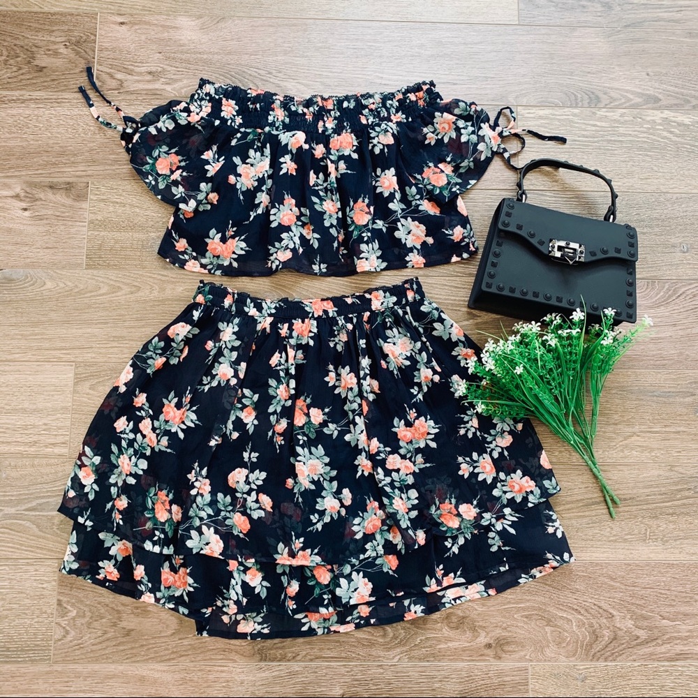 (Sz XS) A&F Off Shoulder Skirt Set
